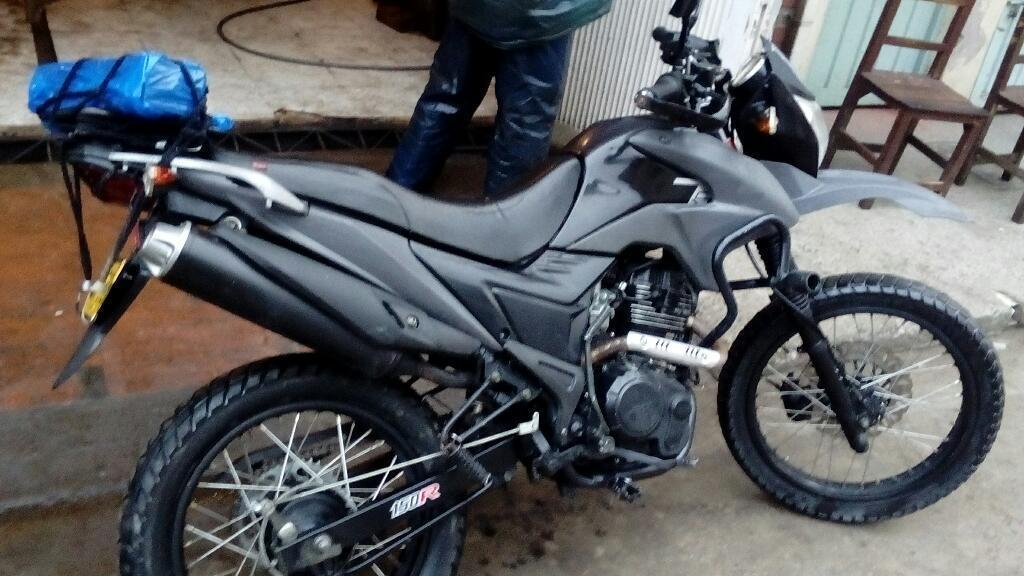 Akt Ttr 150 en Buen Estado