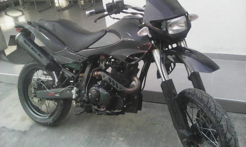 Vendo Akt 200 Sm Modelo 2009 Buena