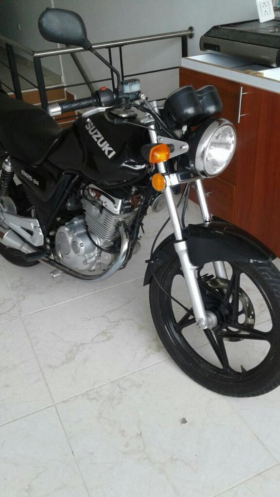 Vendo Moto Suzuki en Año 2013 Soat Y Gas