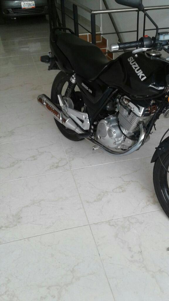 Vendo Moto Suzuki en Año 2013 Soat Y Gas