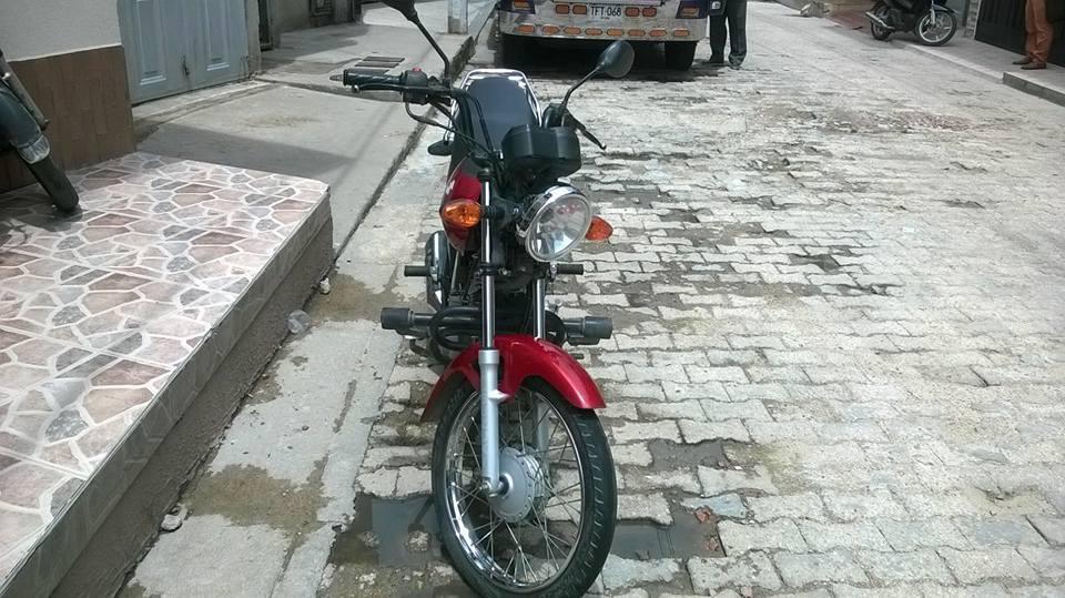 vendo moto AX4 con papeles al día