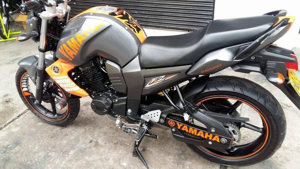 vendo fz modelo 2015 ..recibo moto