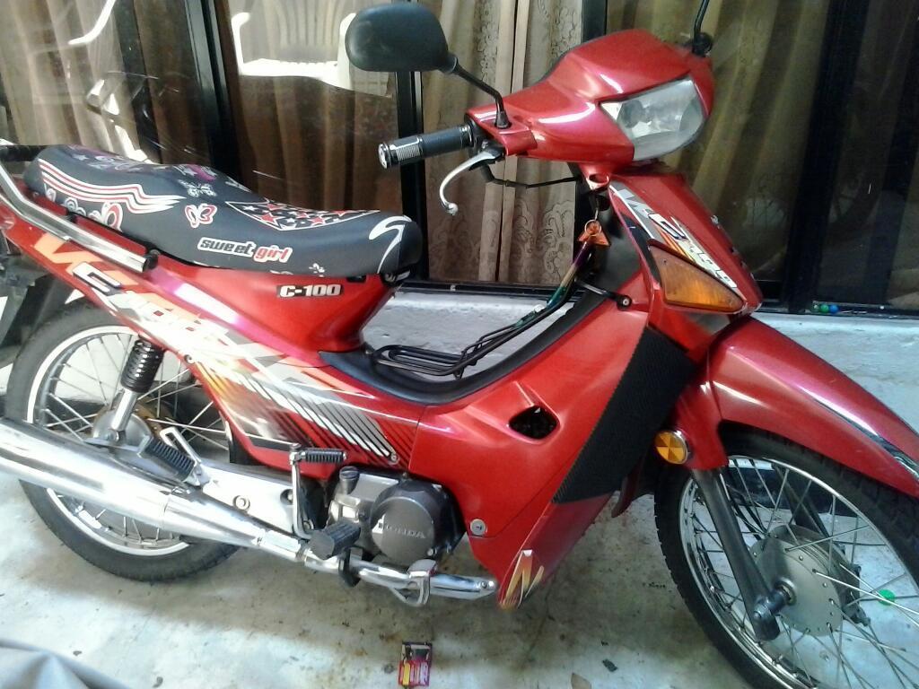 Honda C100 2006