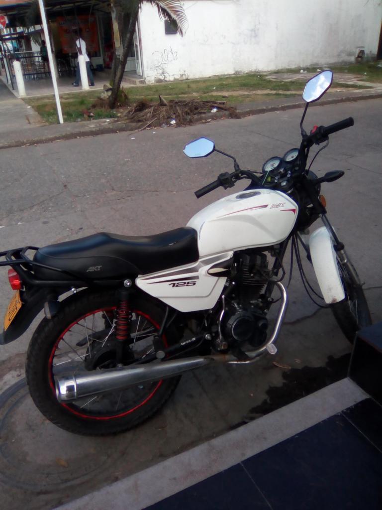 moto AKT NKD modelo 2014 poco andada