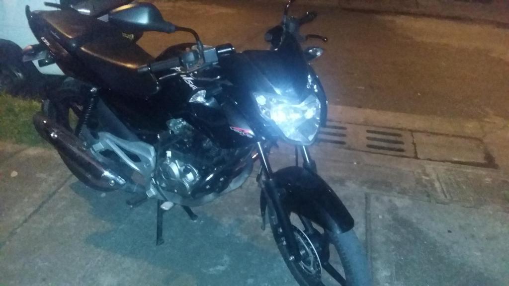 VENDO HERMOSA PULSAR 135 MOD. 2017 NEGRA COMO NUEVA