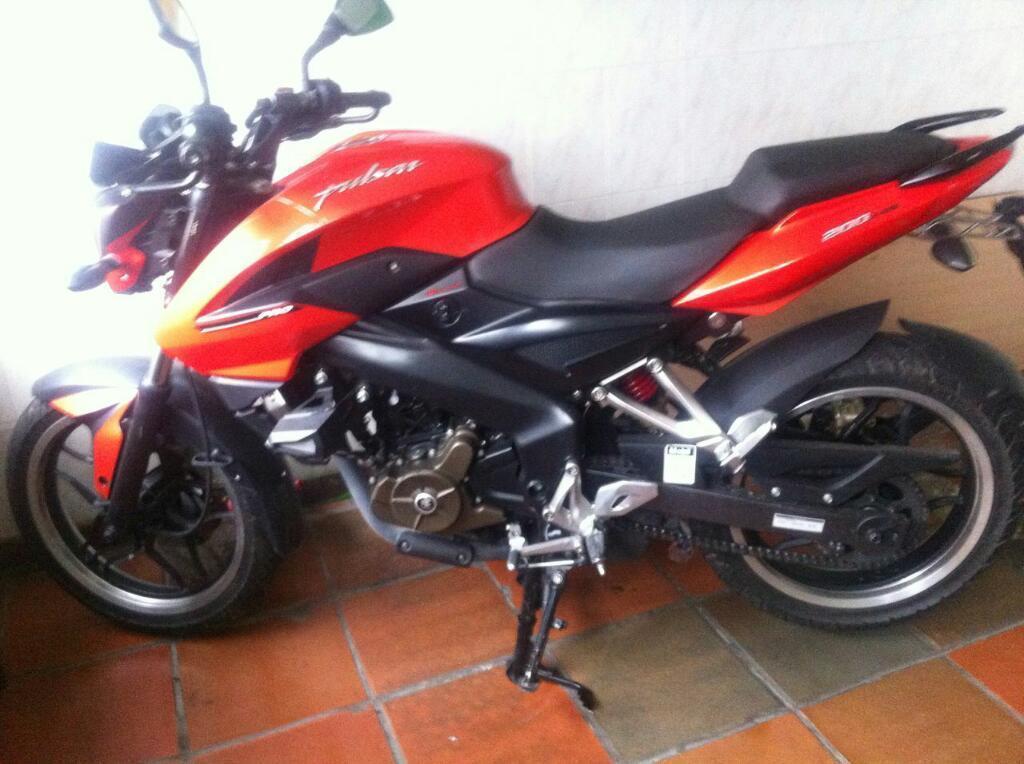 Moto. Pulsar Ns 200