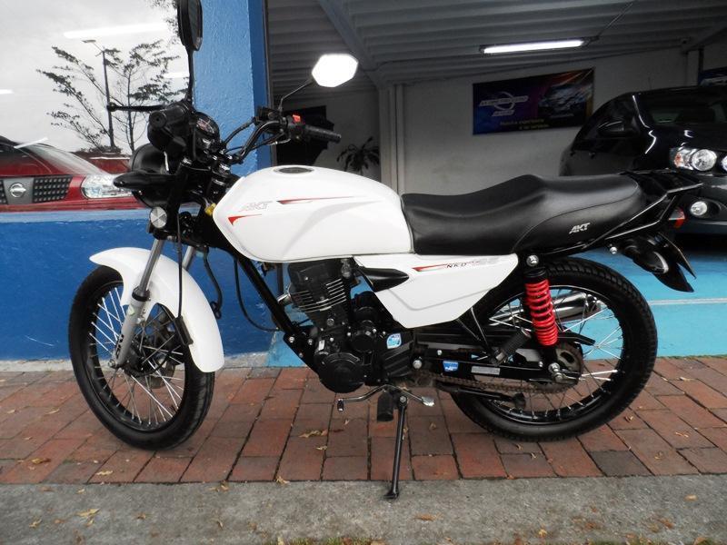 vendo moto como nueva AKT 125 MODELO 2015