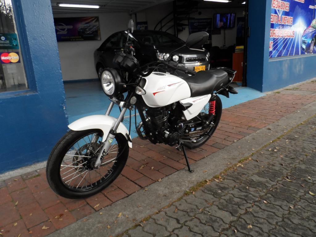vendo moto como nueva AKT 125 MODELO 2015
