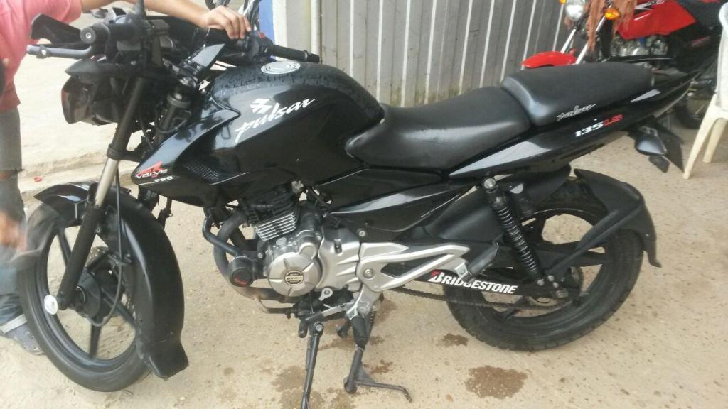 SE VENDE MOTO PULSAR 135 3212469587