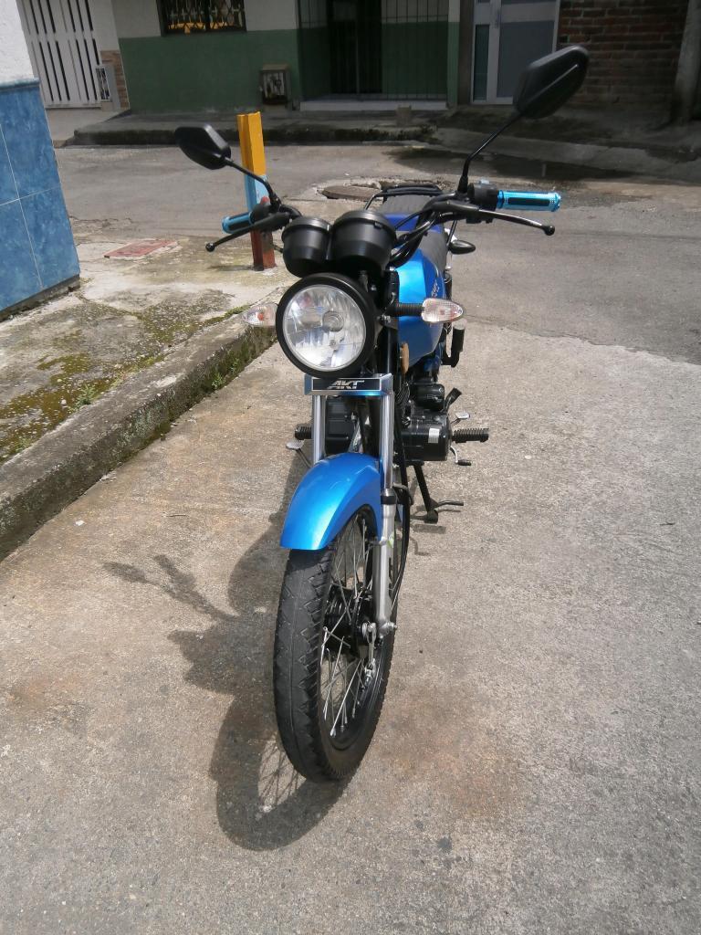 VENDO MOTO AKT NKD 125cc MODELO 2013. $2.100.000