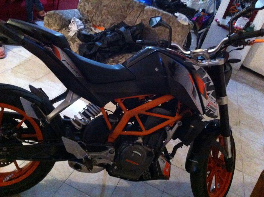 Se vende hermosa KTM Duke 390 modelo 2015 con todo al día