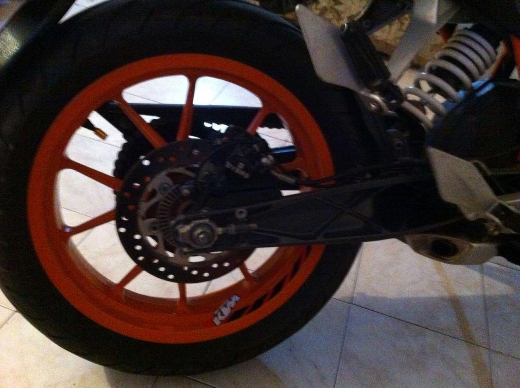 Se vende hermosa KTM Duke 390 modelo 2015 con todo al día