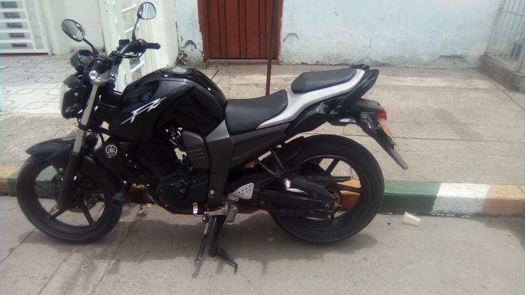 vendo moto fz modelo 2014