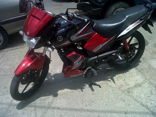 se vende linda moto ybr