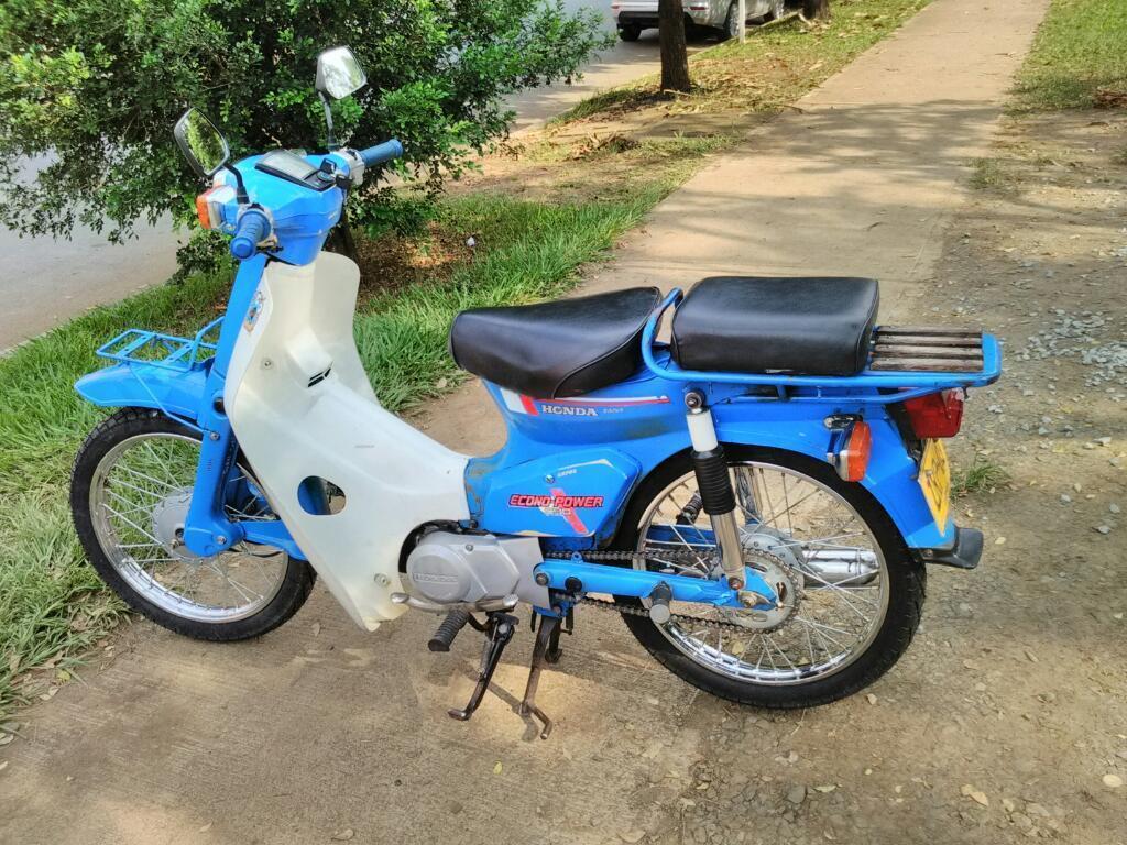 Vendo Linda.honda C90 1997