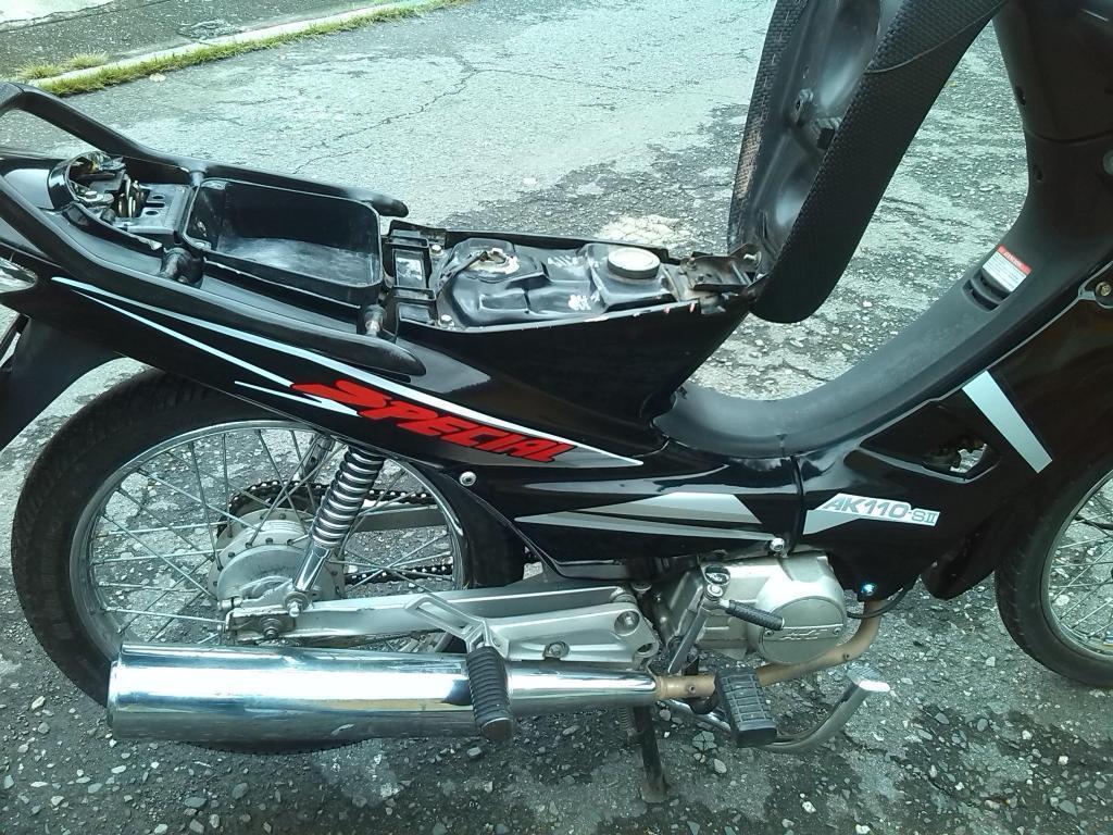 Vendo una moto akt espcial, muy bonita