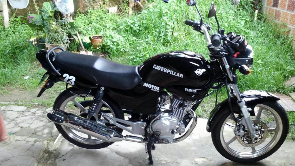 Motocicleta Yamaha 125 Color Negro