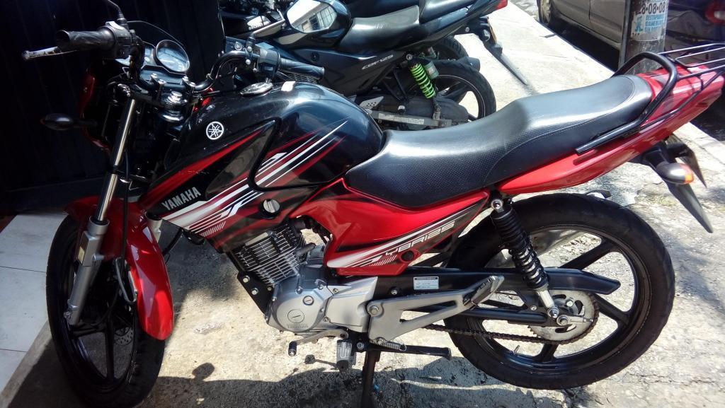 SE VENDE HERMOSA YAMAHA YBR125 TAL COMO SE VE EN LA FOTO MUY BIEN CUIDADA