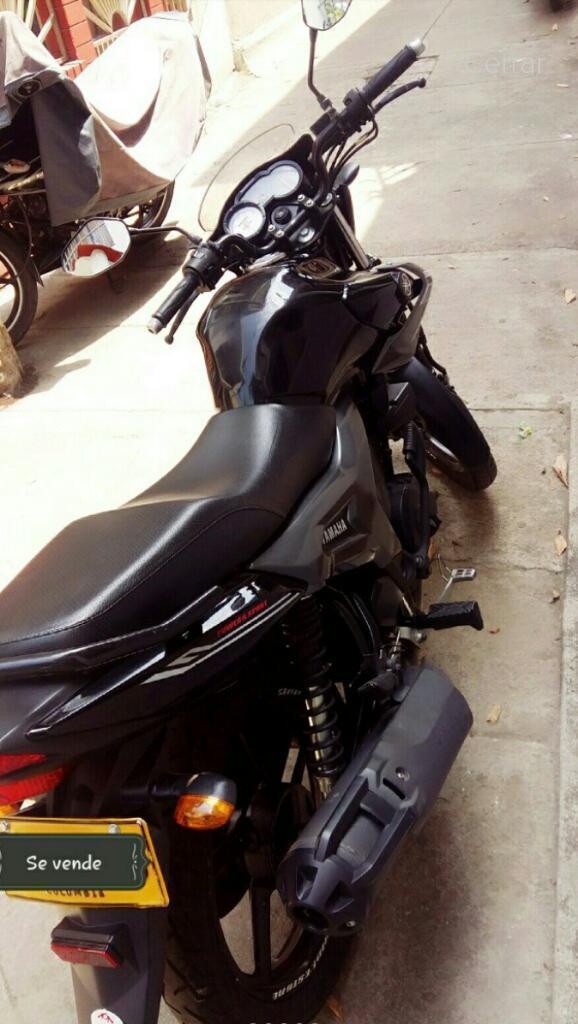 Vendo Moto Yamaha Szr 2015