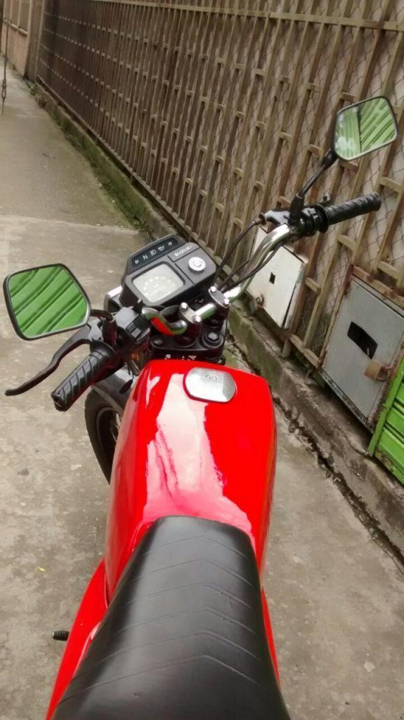 SUZUKI AX 115, ROJO, MODELO 2000, VALLUNA, SIN MULTAS ANDA BUENO