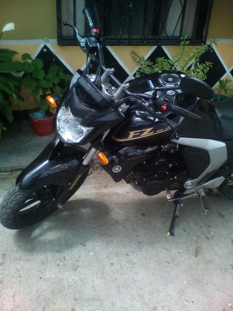 Vendo FZ modelo 2017 con 8000 kilómetros