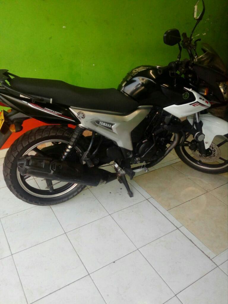 Motocicleta Yamaha