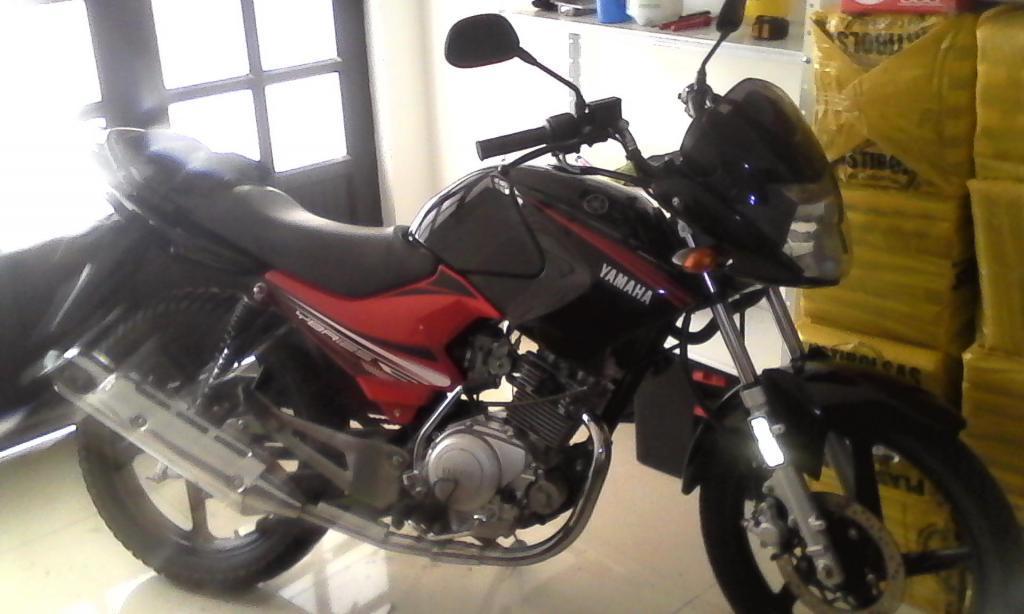 Moto Yamaha YBR 125 2015