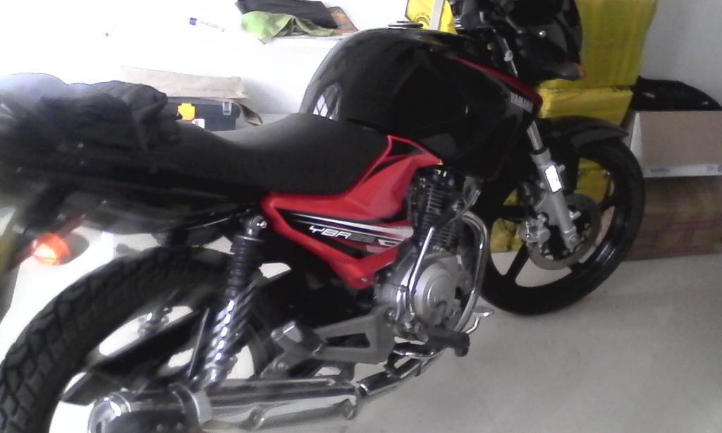 Moto Yamaha YBR 125 2015