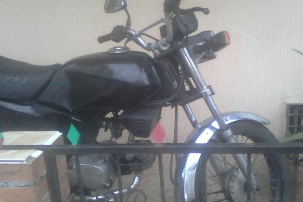 Moto cd 100