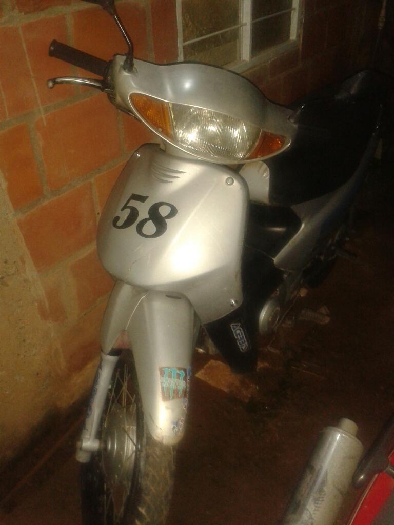 Se Vende Una C-100biz Modelo 2003 Solo T