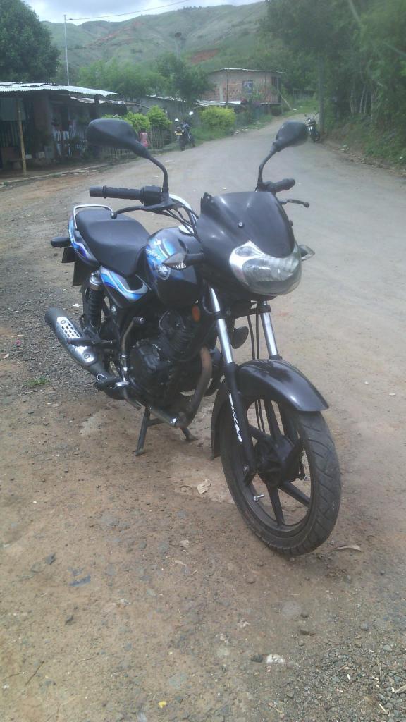 se vende moto discover 125 modelo 2008 en muy buen estado negociable