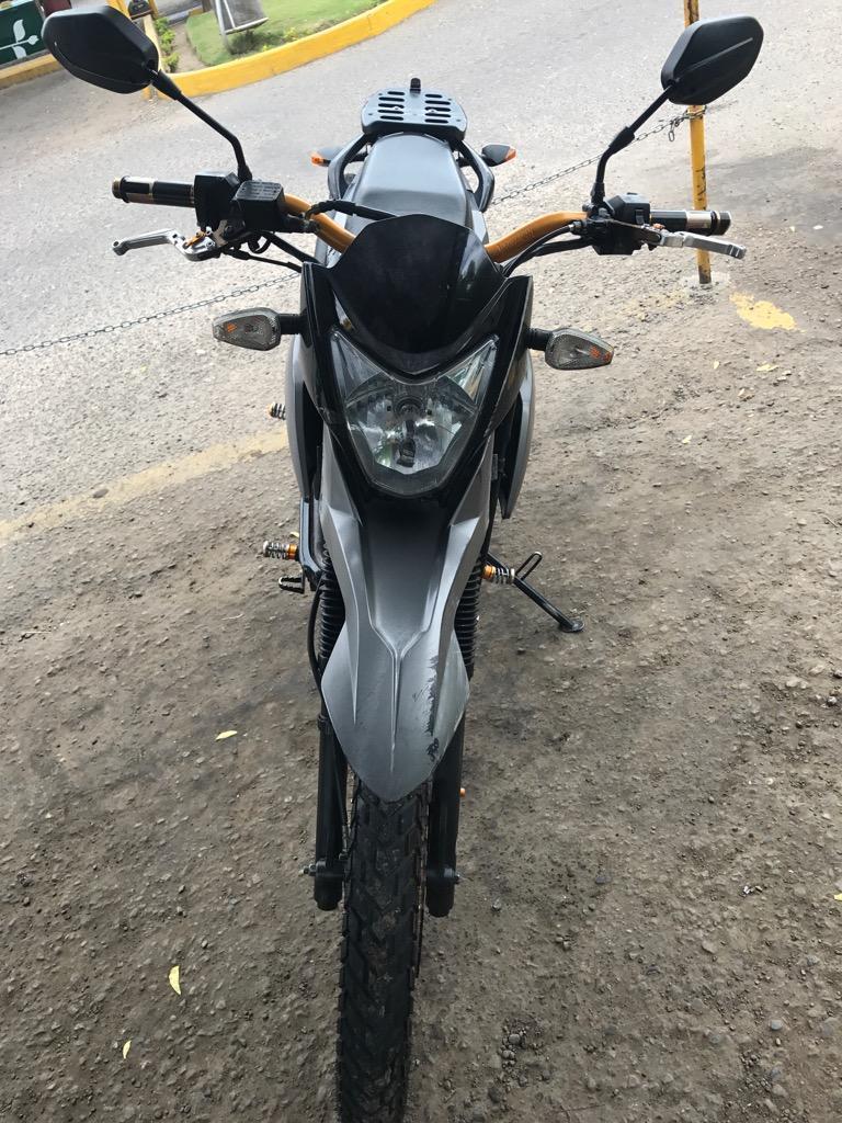 Vendo Moto Akt TT Cc 125 Modelo 2014