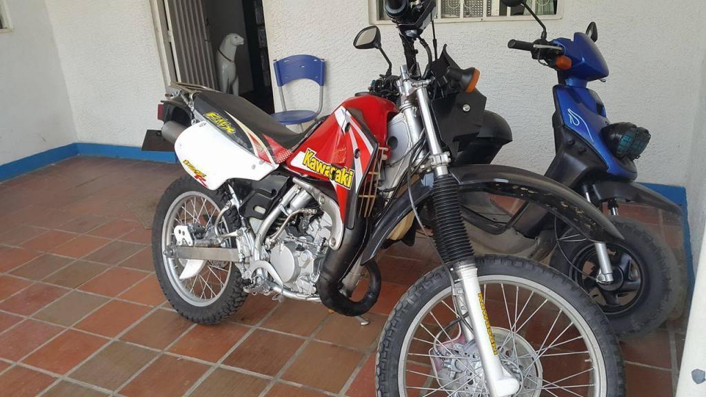 KAWASAKI KMX 125 MODELO 2009 ESTA BELLA LLAME Y NEGOCIEMOS