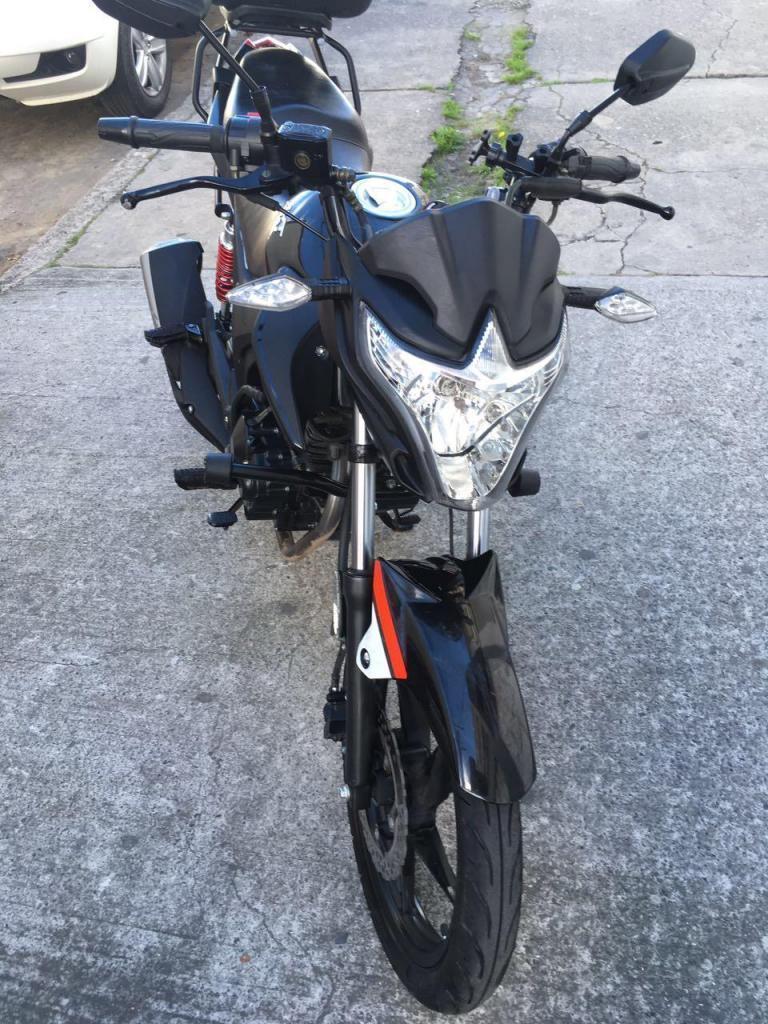 3165756074 wha Moto Akt Evo R3 modelo 2015 nueva solo 4800 kilómetros