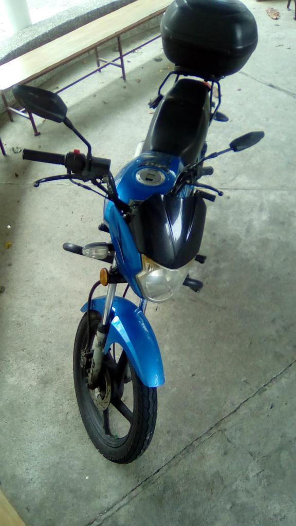 Vendo Moto AKT 125 2013