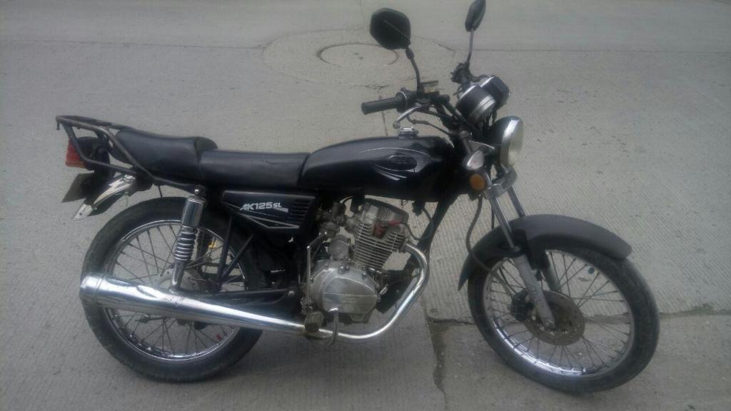 AKT 125 NEGRO MODELO 2006 HERMOSA BIEN TENIDA VALLUNA SIN MULTAS ESTARTE Y PATADA