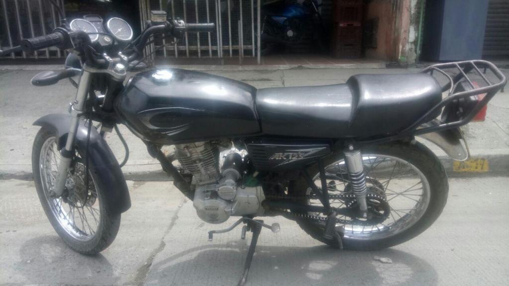 AKT 125 NEGRO MODELO 2006 HERMOSA BIEN TENIDA VALLUNA SIN MULTAS ESTARTE Y PATADA