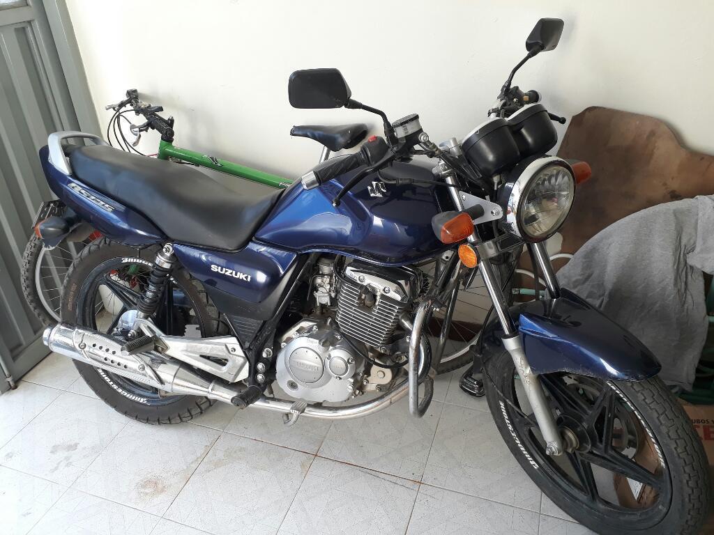 Moto Suzuki