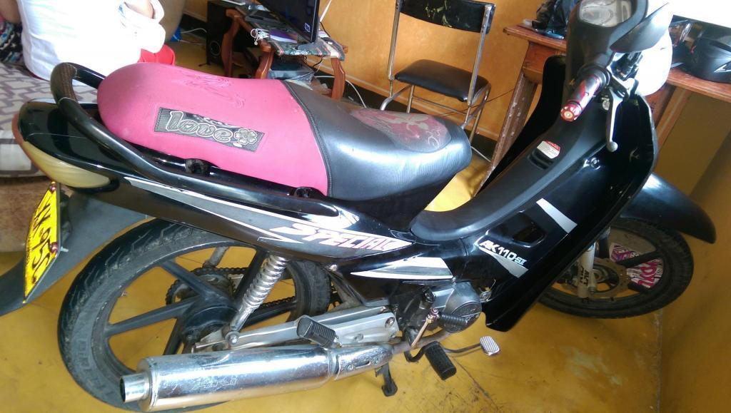 SE VENDE MOTO AKT SPECIAL MODELO 2012