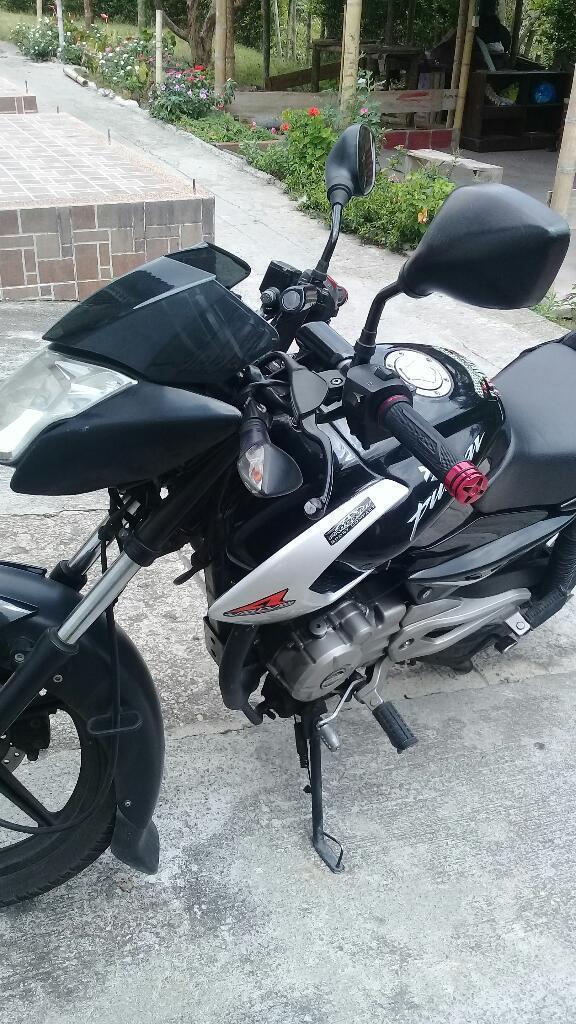 Vendo Moto Pulsar 135 2014