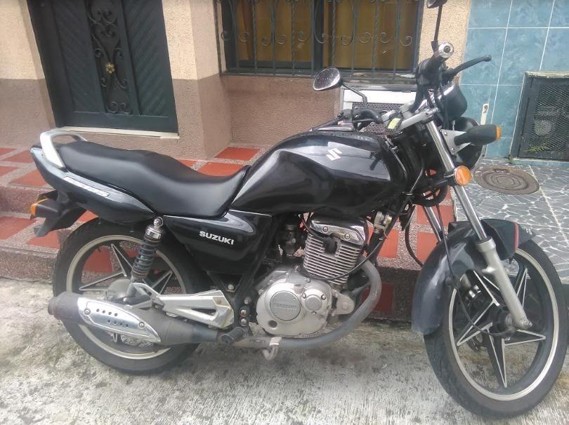 Moto Suzuki GS 125 modelo 2012