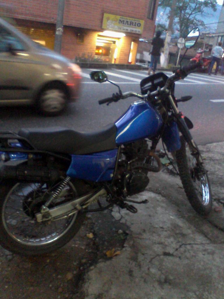 Akt tt125 modelo 2007 color azul