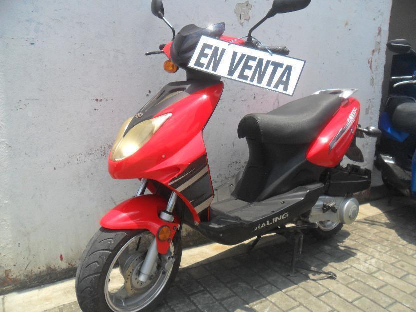 VENDO HERMOSA SCOTER