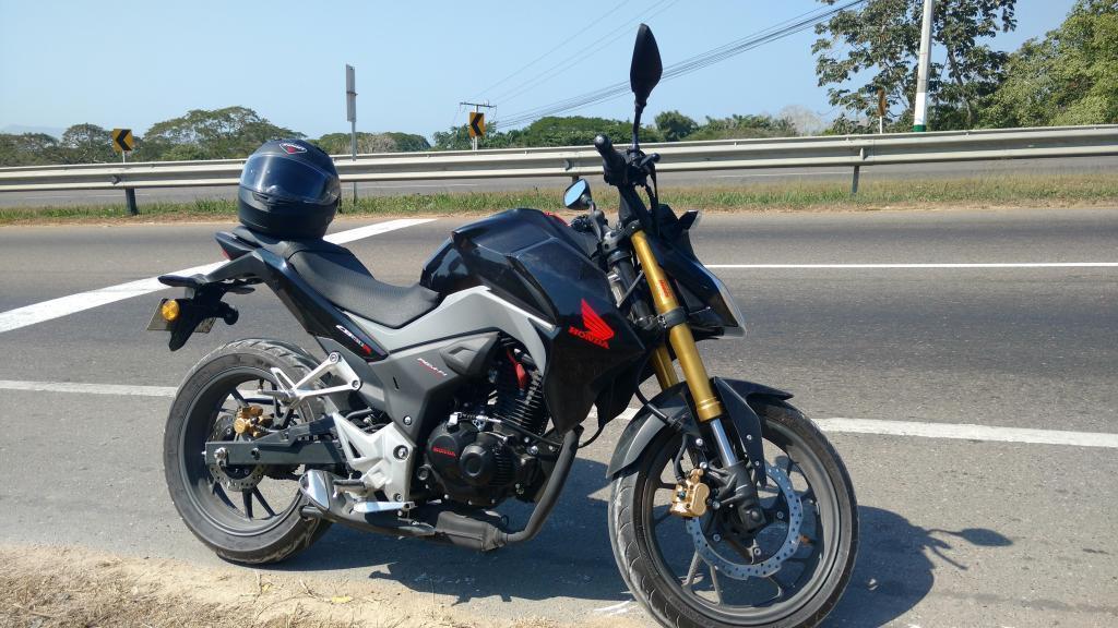 VENDO MOTO CB190R 2100 KILÓMETROS