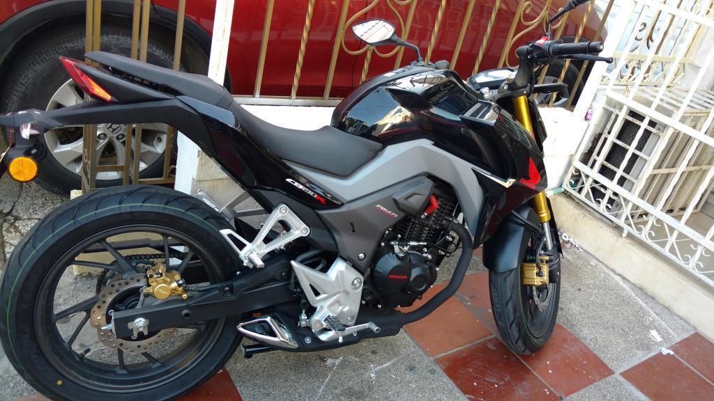 VENDO MOTO CB190R 2100 KILÓMETROS