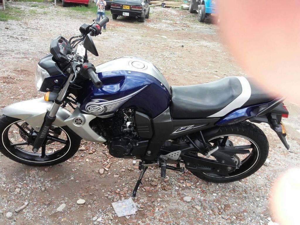 Moto FZ 2015