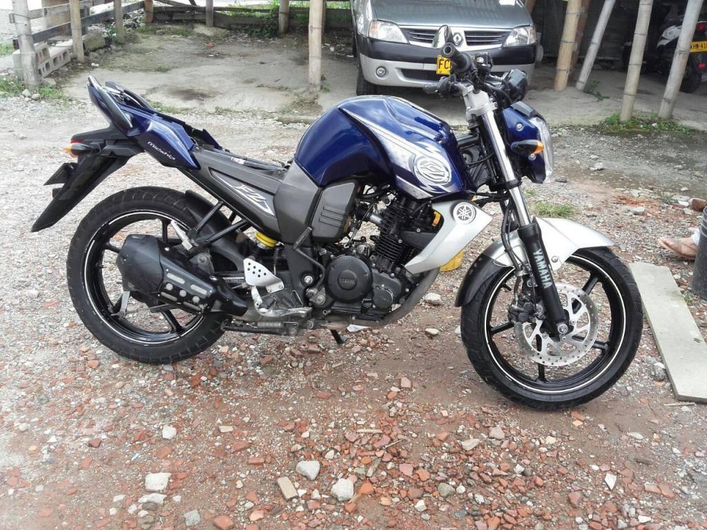 Moto FZ 2015