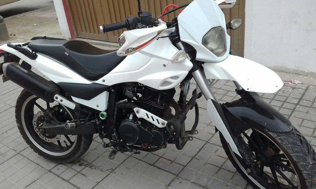 Vendo Hermosa Akt Xm 180 2013