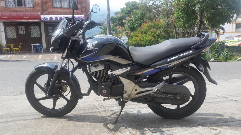 SE VENDE O PERMUTA HONDA CBF 150 CON SOLO 34000 KMS PAPELES HASTA ABRIL DEL 2018