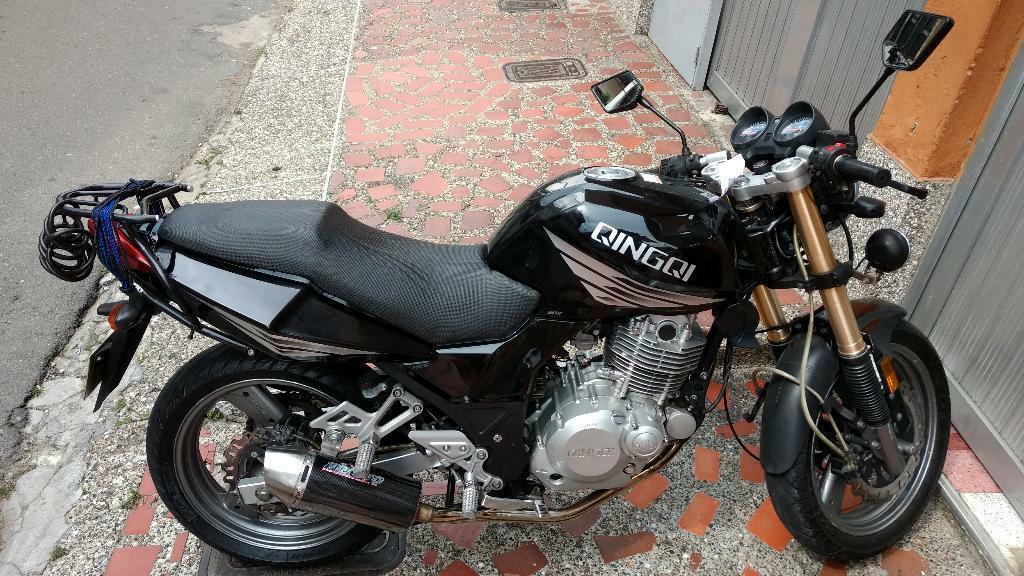 Moto 250 Quigqui Naked Mela 2012